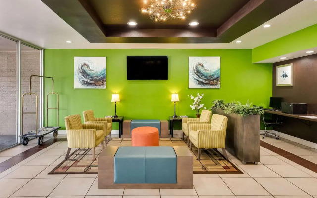 Clarion Inn & Suites Russellville I-40