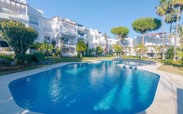 11226 - Modern beach side duplex penthouse.