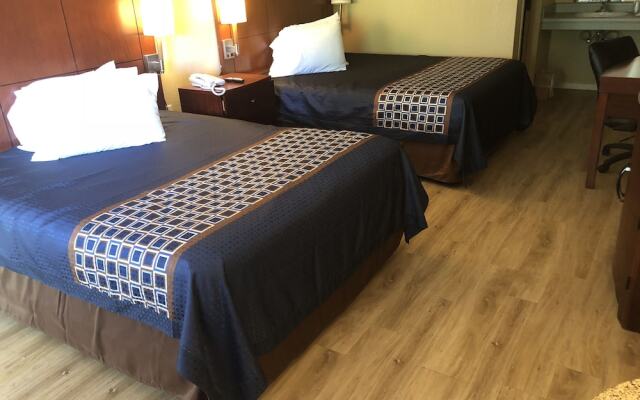 Inn Between The Hedges