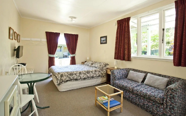 The Station House Motel – Guest Rooms – Golden Bay