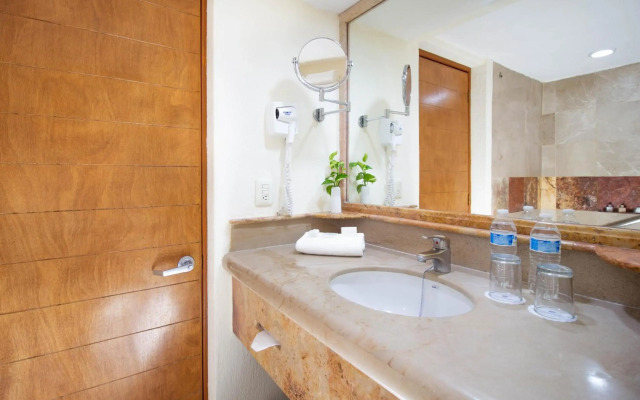 Plaza Pelicanos Grand Beach Resort - All Inclusive