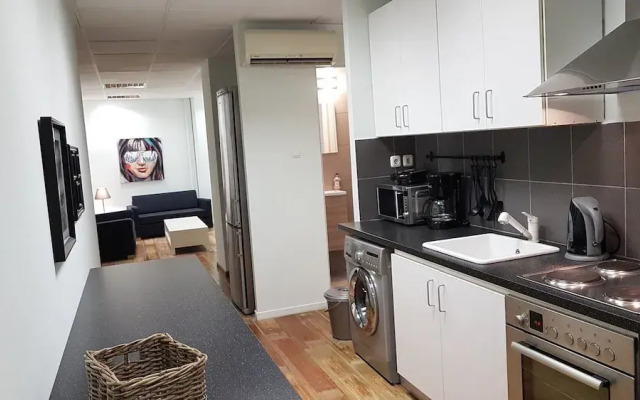 Erra - Berry - Athens Center,180m²,Big Balconies,6 BD,3 BATH