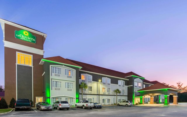 La Quinta Inn & Suites by Wyndham Mobile Satsuma / Saraland