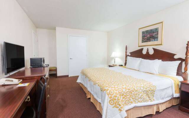 Days Inn by Wyndham Amherst