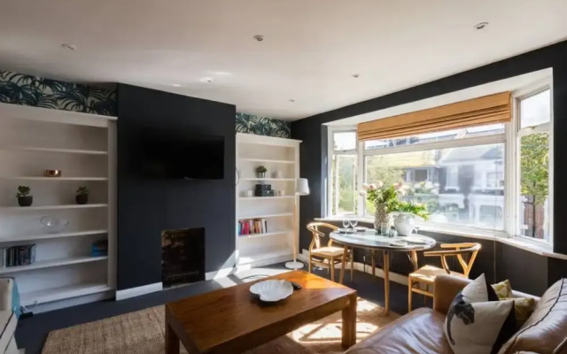 Stylish Flat Just Outside Central London