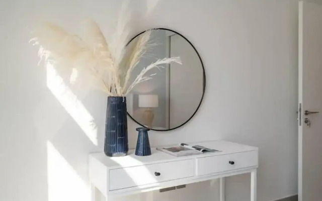 Beachfront - Palm Views & Private Beach