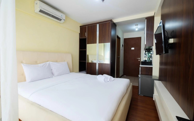 Minimalist and Fully Furnished Studio Tifolia Apartment by Travelio – Guest Rooms – Jakarta