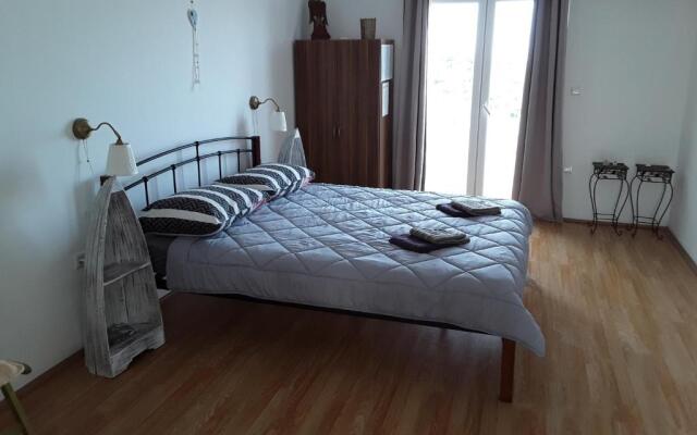 BenJak Apartments