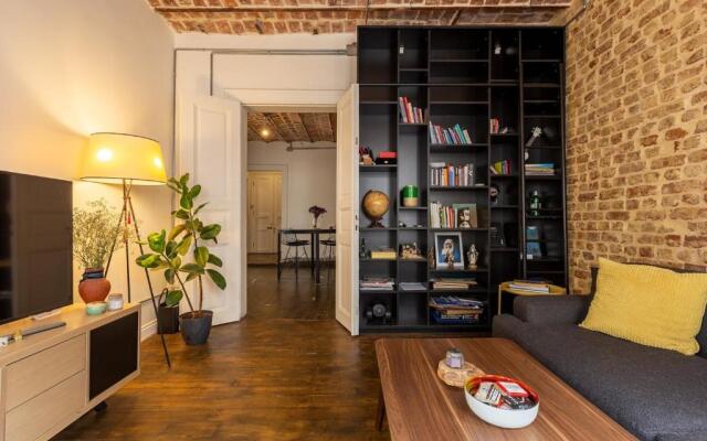 Renovated apartment at the heart of Istanbul with huge terrace