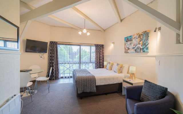 ASURE Explorer Motel & Apartments – Guest Rooms – Te Anau