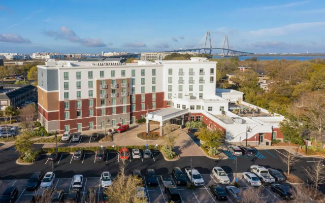 Masters Inn - Charleston