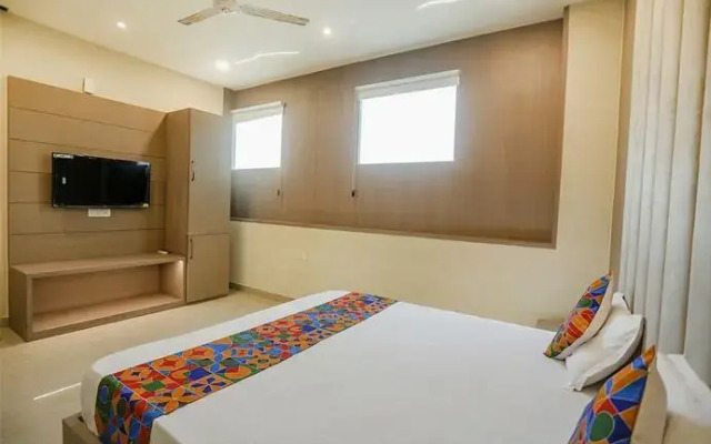 Fabhotel The Grand Suites