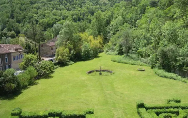 Le Castel De Burlats