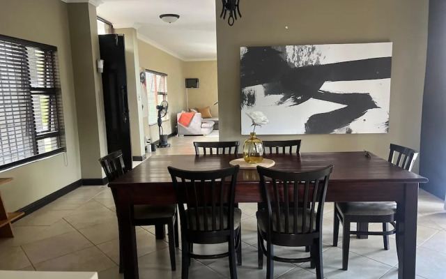 Fourways Luxury 5-Bed Home