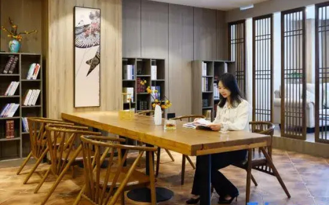 Hongman Hongfu Hotel (Guang'an Linshui Modern Life Hall)