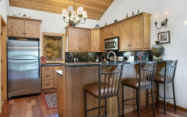 188 Ridgepoint 3 Bedroom Townhouse by RedAwning