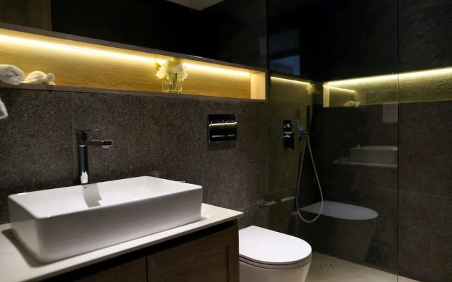 Spacious 2BR in Oxford 212 by Bespoke