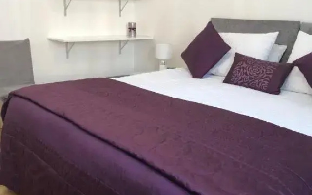 ACE Largs Ground Floor Apartment with Garden