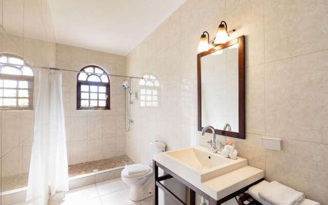 Beautiful 3br2 5BA Villa w Pool Close 2 Baby Beach