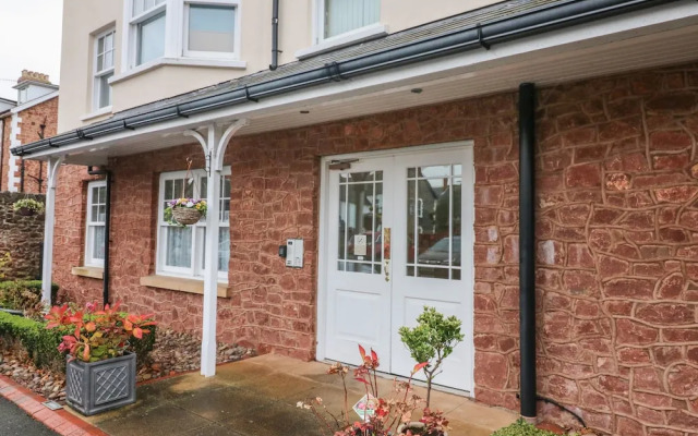 1 Tregonwell Court