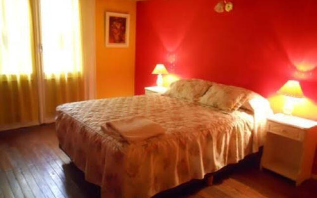 1385 Hostel