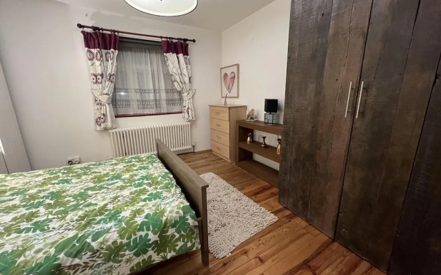 Specious 2 x Double Bedroom Flat in London E18