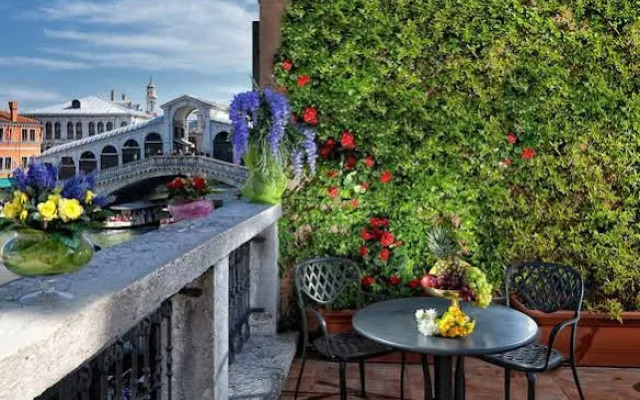 Rialto Apartments