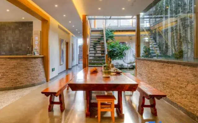 Tengchong Heshun Yeyunshanfang Homestay