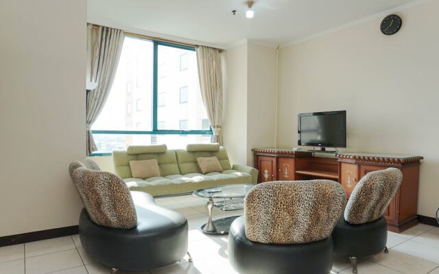 Modern Elegant and Good 3BR at Pangeran Jayakarta Apartment