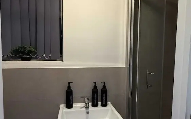 Cozy 1 Bedroom Fully Furnished Apartment