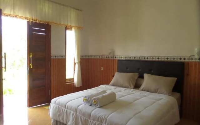 Peaceful Penida Hill Bungalow