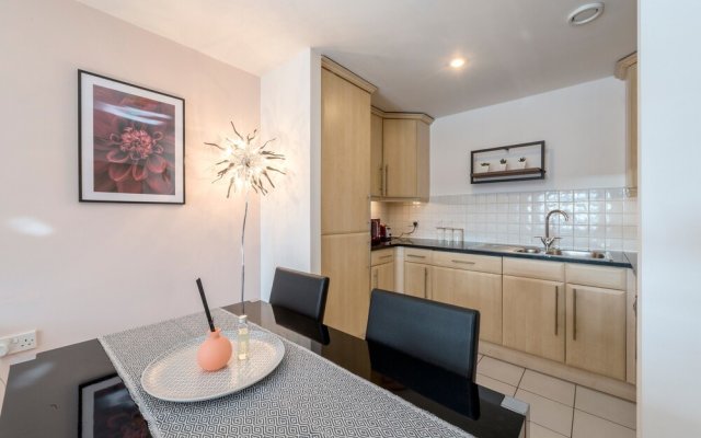 Modern 2 Bedroom Apartment Near Manchester Piccadilly