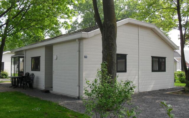 Well Kept Chalet With Dishwasher, Near Maastricht
