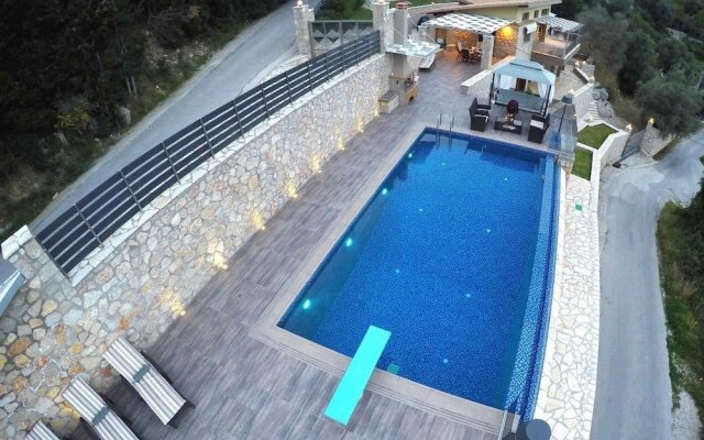 Luxurious Villa Kastro