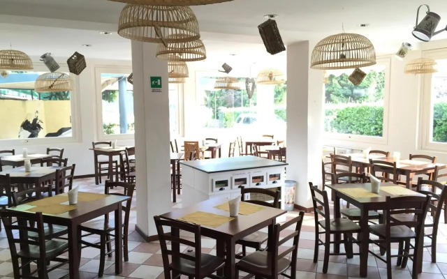 Shangrilla Hotel & Restaurant