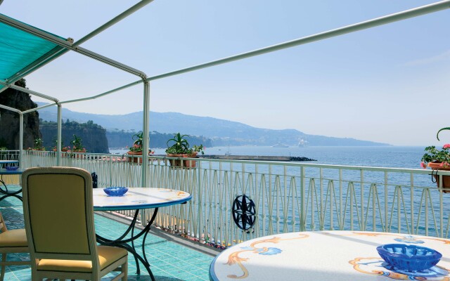 Alimuri Bay Resort