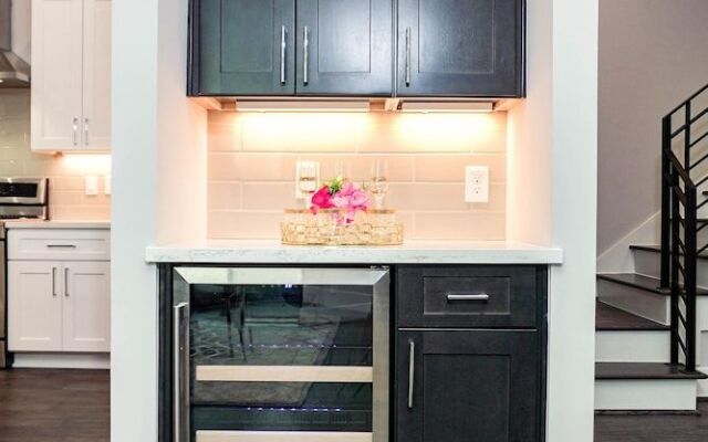 Kaizer Anthony Living