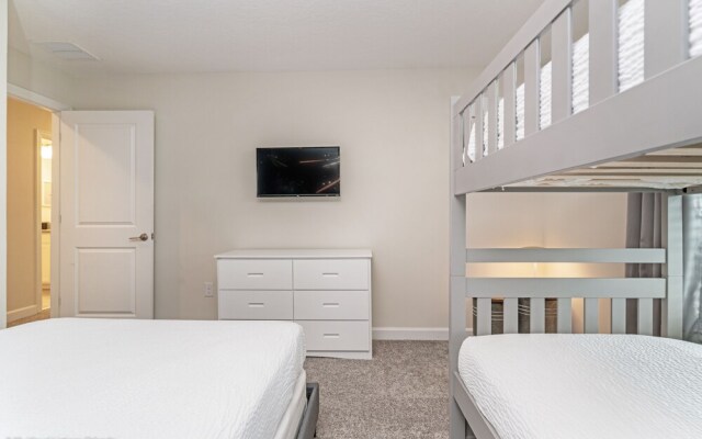 Modern Townhome W/private Pool & Free Water Park!
