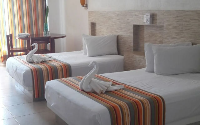 Pelicano Inn Playa del Carmen - Beachfront Hotel