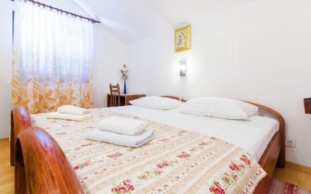 7 Olives Apartments