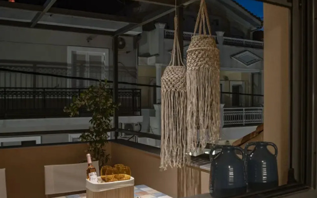 Elegant City Apartment - 250m From Solomos Square
