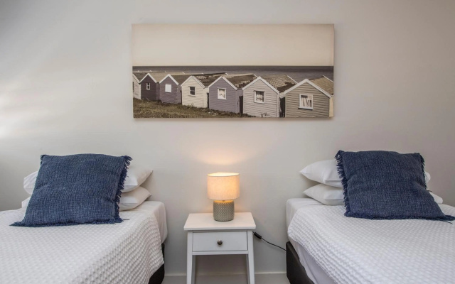 1 Bright Point Apartment 1405 – Guest Rooms – Magnetic Island