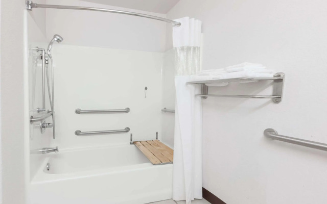 Microtel Inn & Suites by Wyndham Ardmore