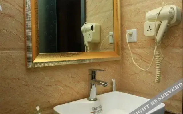 Fengqiao Holiday Hotel