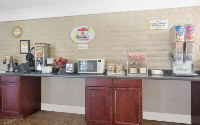 Super 8 Austell/Six Flags