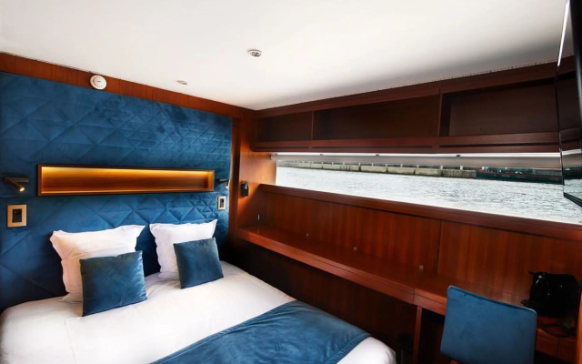 VIP Paris Yacht Hotel