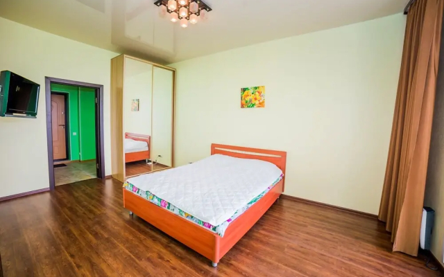 Апартаменты на ул. Комарова, 58-106