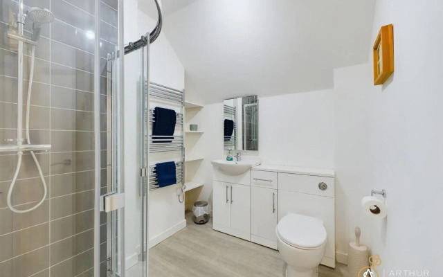 Brand New Town Centre Apartment