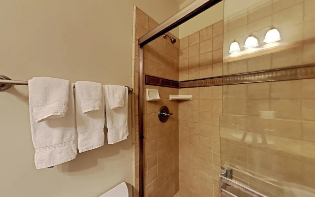 Spacious Snowbird Condo Unit Slopeside In Quiet Canyon Neighborhood