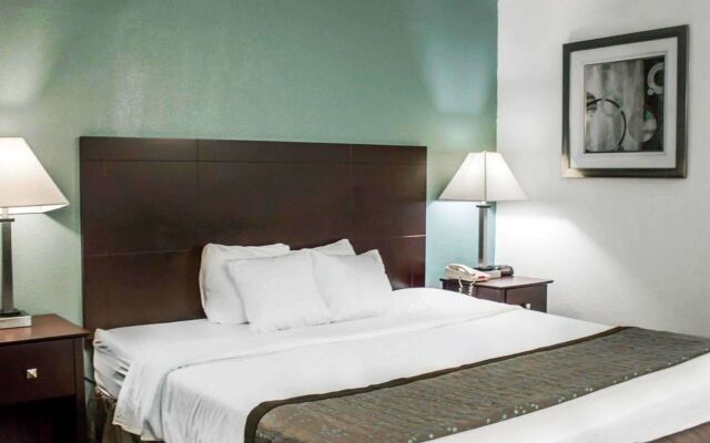 Copley Inn & Suites By OYO Akron OH